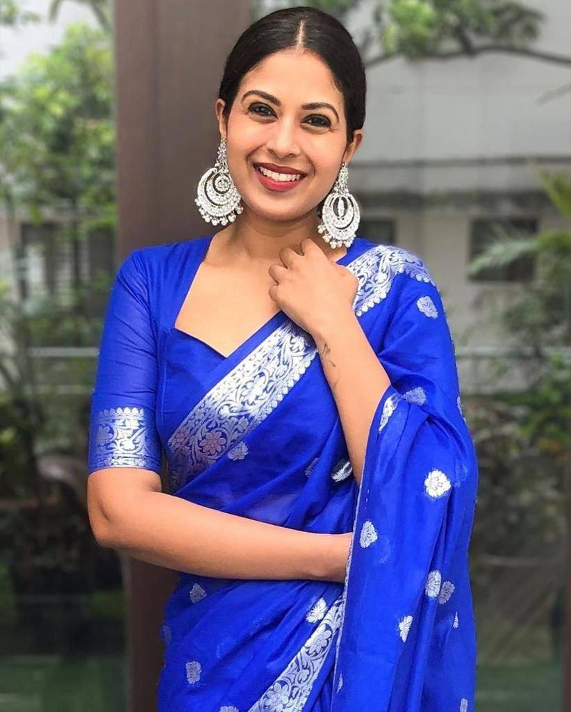 women’s soft lichi silk saree with rich pallu & jacquard work | royal blue traditional saree