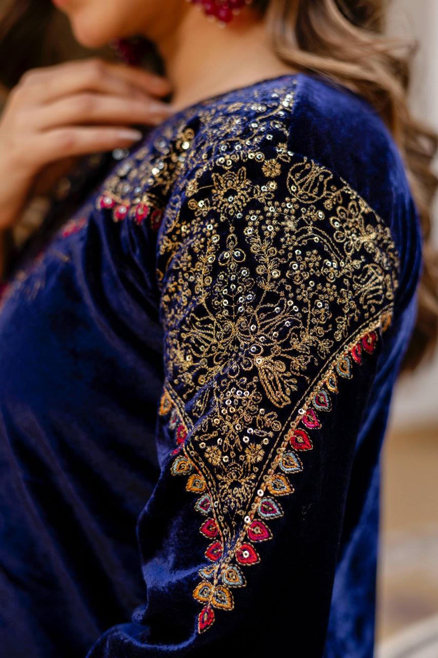 velvet kurti, dupatta & pent