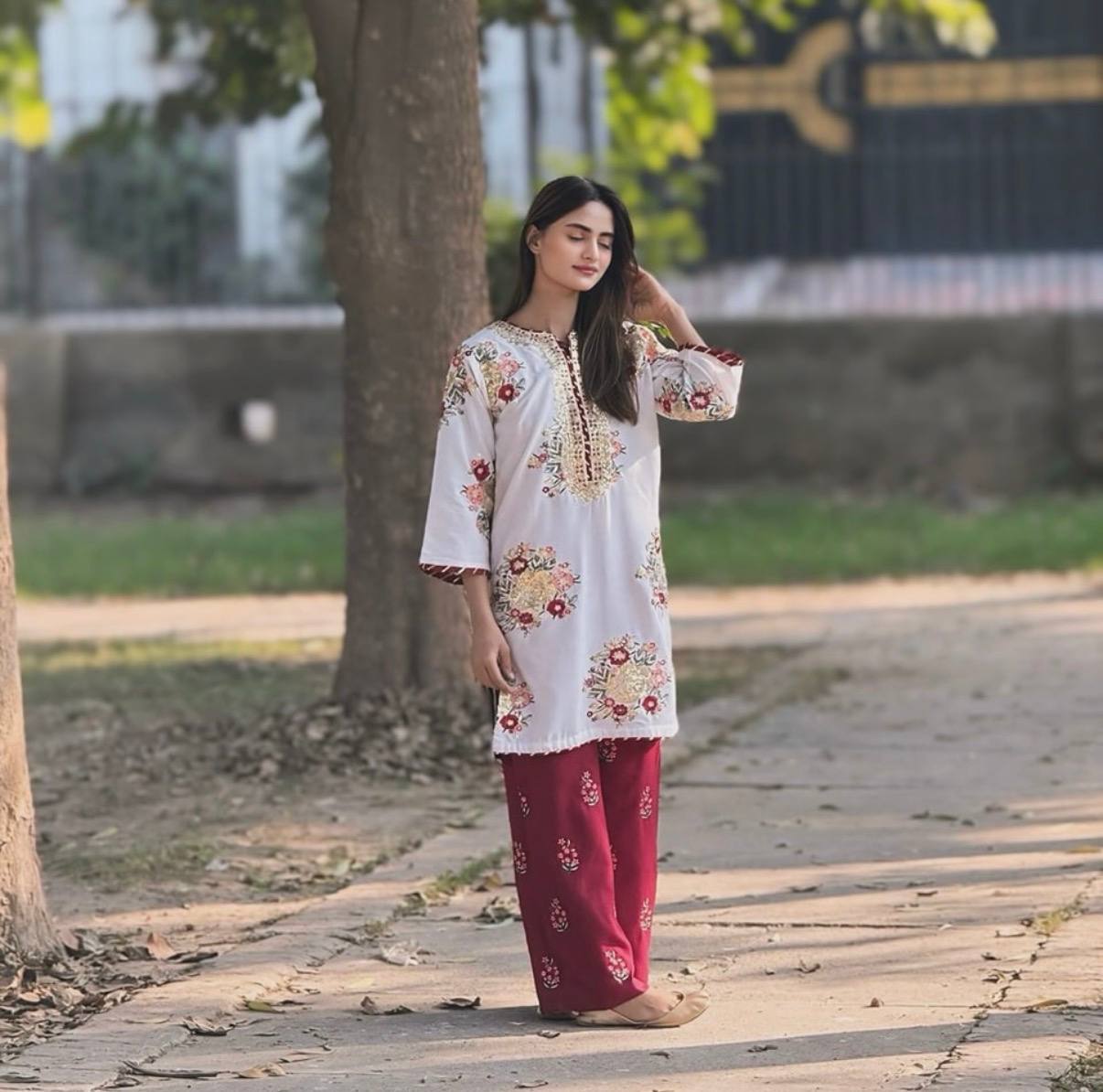 festival special 🌙launching thread & sequins, faux georgette fabric✨kurti, dupatta & pent* *👗 this set is coming with embroidery work & stylist pattern for every festival