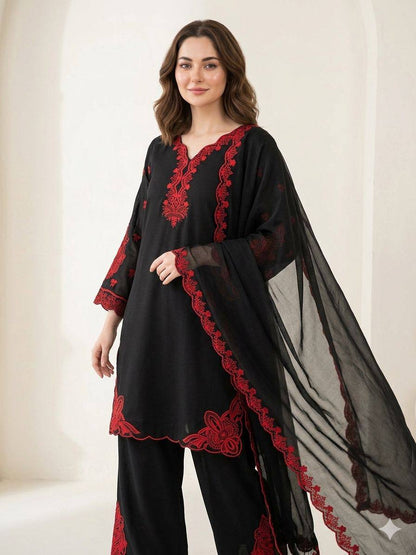 HANIA AMIR INSPIRED THIS SUMMER SEASON WEAR PAKISTANI SUIT WITH EMBROIDERED TOP, PLAZZO AND DUPATTA