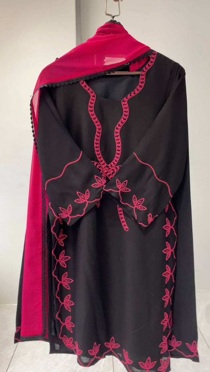 hania amir inspired this summer season wear pakistani suit with embroidered worked top, plazzo and dupatta